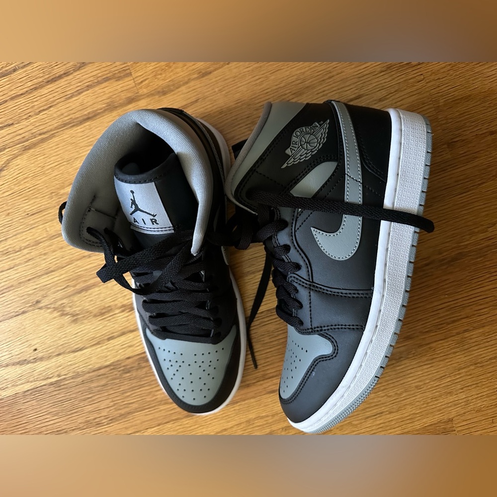 Women 7.5 Nike Air Jordan's 1 Mid in Gray/Black In Box
